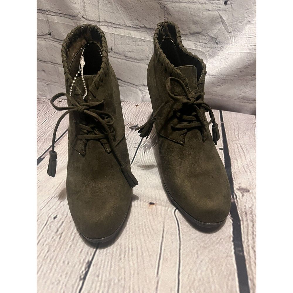 White Mountain Booties Olive Suede Size 8 - Picture 2 of 5